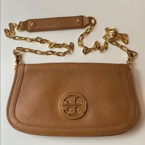 Tory Burch Amanda Logo Clutch in Royal Tan